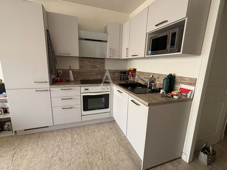 Location Appartement 3 pièces 53m² NICE 06100 - Photo 3