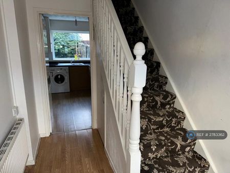 1 bedroom in a house share to rent - Photo 3