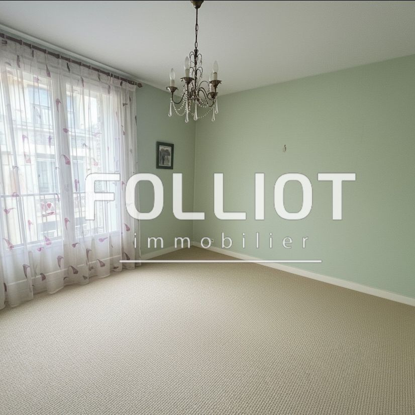 Grand T3 - Centre de Fougères - 3ème étage - Parking & cave- Réf. 2528CV - Photo 1