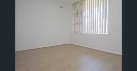 Ideal Location, Close to everything - Photo 3