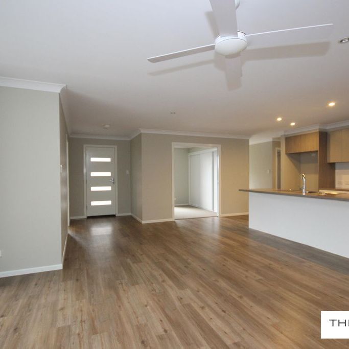 Spacious 4-Bedroom Family Home with Air Conditioning - Photo 1