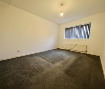 3 bedroom link detached house to rent - Photo 4