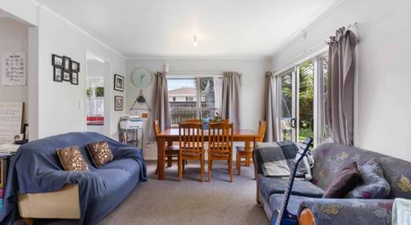 ovely three-bedroom home - Photo 4