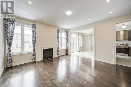 9 ROTONDO CRESCENT - Photo 4