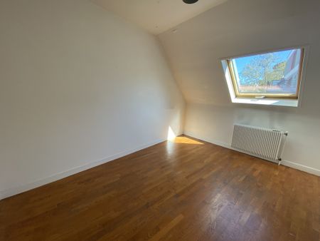 Location Appartement 4 pièces 90m² LYON 8ème - Photo 4