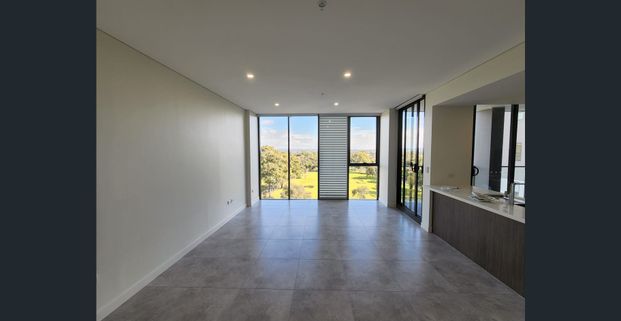 Near Brand New Oversized 1 Bed - Photo 1