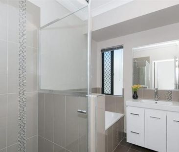 MODERN 4 BEDROOM HOME IN POPULAR SUBURB OF COSGROVE - Photo 4