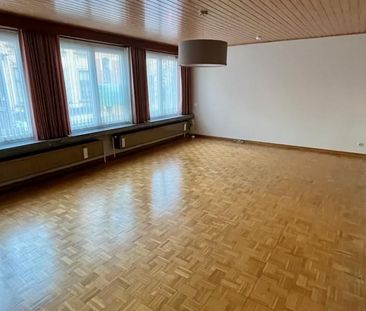 Ruim appartement in het centrum met 2 slaapkamers en lift. - Foto 3