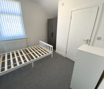 £2,750 PCM, Exceptional Refurbished Five En-Suite Double Bedroom Fu... - Photo 4