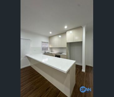 Spacious 4 Beds Family Home in a Convenient Location !! - Photo 5