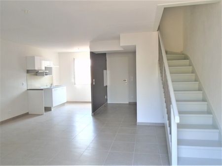 Location Maison 4 pièces 72m² LE CANNET DES MAURES 83340 - Photo 5