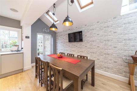 4 bedroom end of terrace house to rent - Photo 3