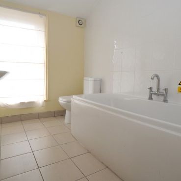 MODERN STUDENT 5 BEDROOM TERRACE 58 GLADSTONE LANE UTILITES INCLUDED - Photo 4