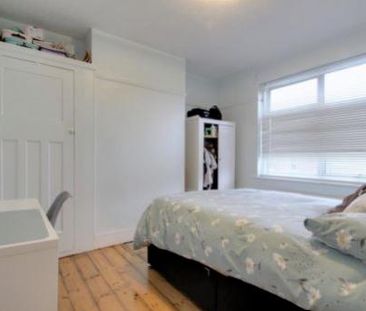 3 Bed Terraced House, Calverton Road, E6 - Photo 5