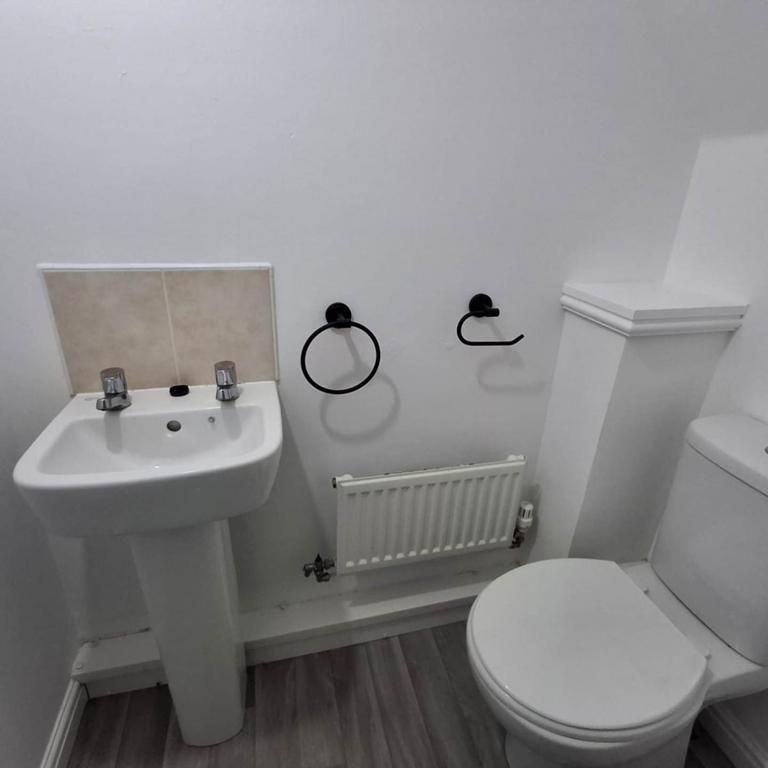 2 bedroom terraced house to rent - Photo 1