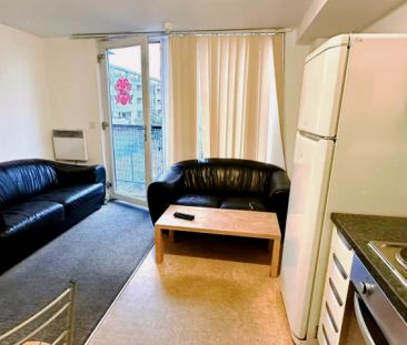 Small Room - Photo 3