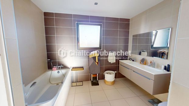 Location Maison 7 pièces 185m² - Photo 1