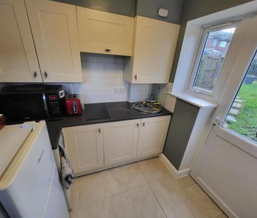 2 bedroom semi-detached house to rent - Photo 4