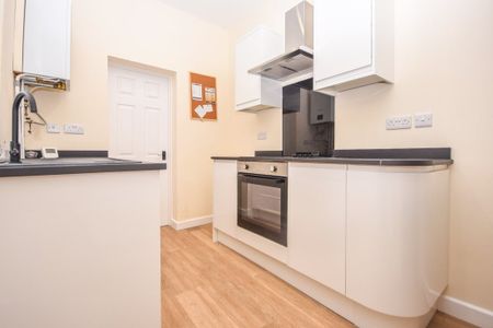 2 bedroom terraced house - Photo 4