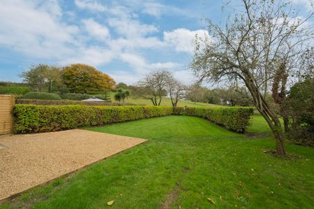 A newly refurbished idyllic country cottage, offering spacious accommodation and countryside views. - Photo 5