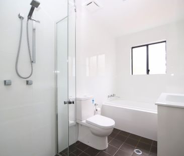 Beautifully Presented Two Bedroom Unit - Photo 5