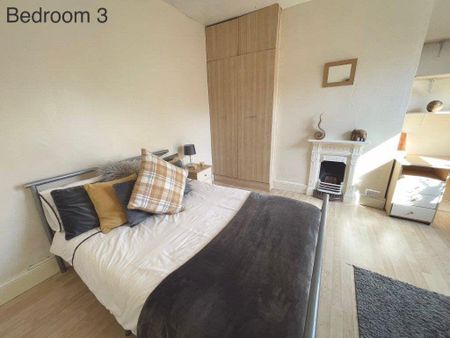 4 bedroom terraced house to rent - Photo 3