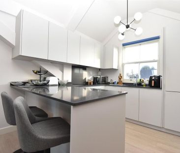 2 bedroom maisonette to rent - Photo 2