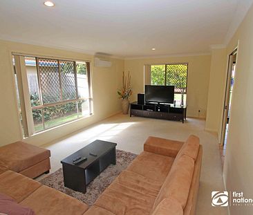 SPACIOUS FAMILY HOME IN VICTORIA POINT - Photo 2