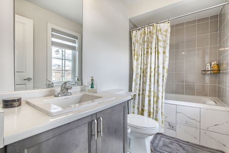 For Lease - 190 Walter English Drive, East Gwillimbury, Ontario - Photo 2