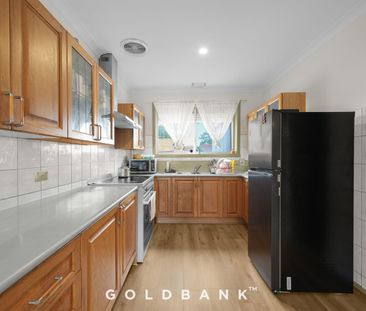 Spacious Family Home with Huge Backyard & Ample Parking – Prime St ... - Photo 5