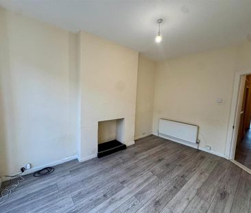 3 bedroom end of terrace house to rent - Photo 2