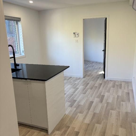 Appartement 1 chambre – 5695 Rue Saint-Jacques – Disponible maintenant - Photo 1