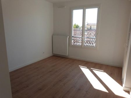 location Appartement T2 DE 43.4m² À LA CRAU - Photo 2