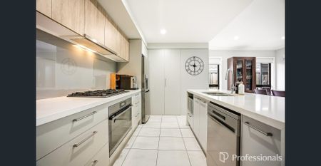 Immaculate Ex-Display Home in Box Hill - Photo 3