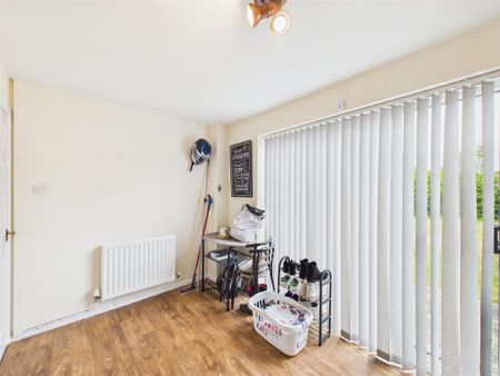 2 bedroom semi-detached house to rent - Photo 5