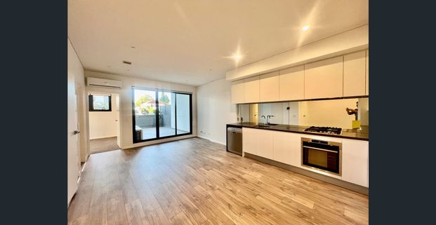 Ground floor unit with backyard - Photo 1