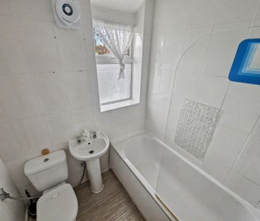 2 bedroom semi-detached house to rent - Photo 3