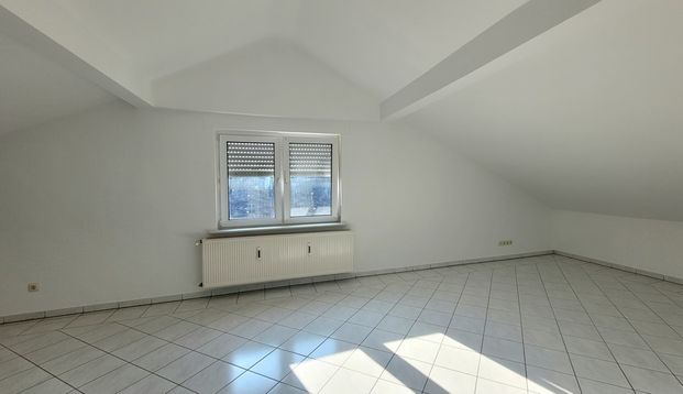 Schöne 2 Zi. Dachgeschosswohnung mit Fernblick in Pohlheim! - Photo 1