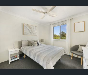 Stylish Top-Floor Inner City Living – Fully Furnished & Ready to Mo... - Photo 5