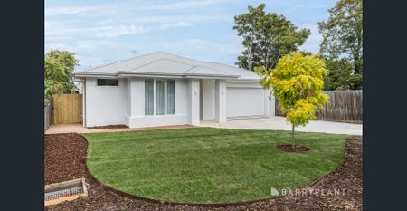 Stylish & Unique Family Living in a Prime Herne Hill Pocket - Photo 2