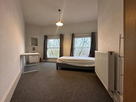 1 bedroom in a flat share to rent - Photo 2