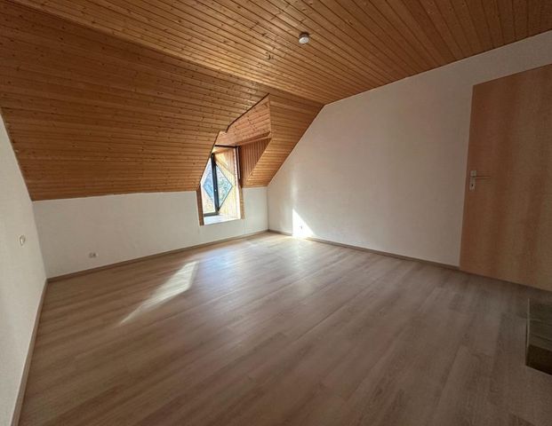 Eschweiler! Sanierte 4-Zimmer DG-Wohnung mit Balkon am Waldrand! - Photo 1