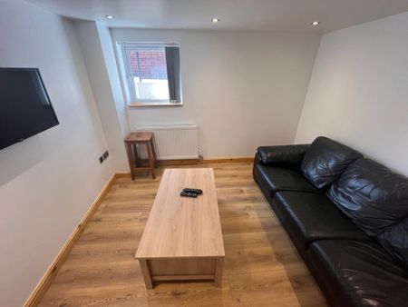 St. Michaels Terrace, Leeds, LS6 - Photo 4