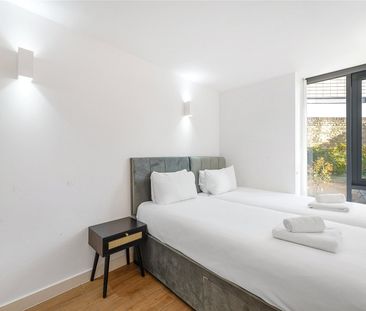 St Georges Apartments, Brentford, TW8 flat to rent - Photo 4