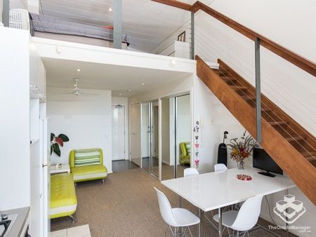Furnished Studio Loft Apartment in Heart of Toowong - Walk everywhere! - Photo 2