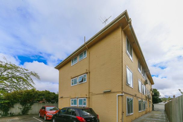 Two Bedroom Ground Floor Apartment in Ideal Location. - Photo 1