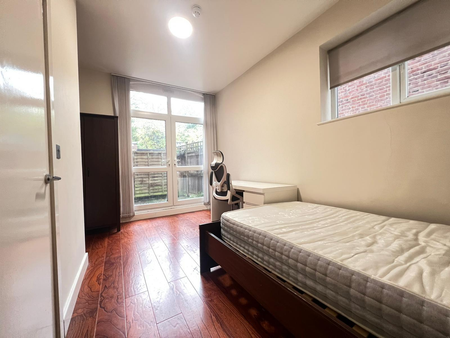 Earlham Road, Norwich - Photo 4