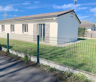 A LOUER MAISON AVEC JARDIN ET GARAGE - SECTEUR AMBARES ET LAGRAVE - Photo 1