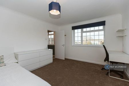 6 bedroom detached house to rent - Photo 5