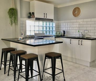 Modern 1 Bedroom Granny Flat in Belmont North - Photo 3